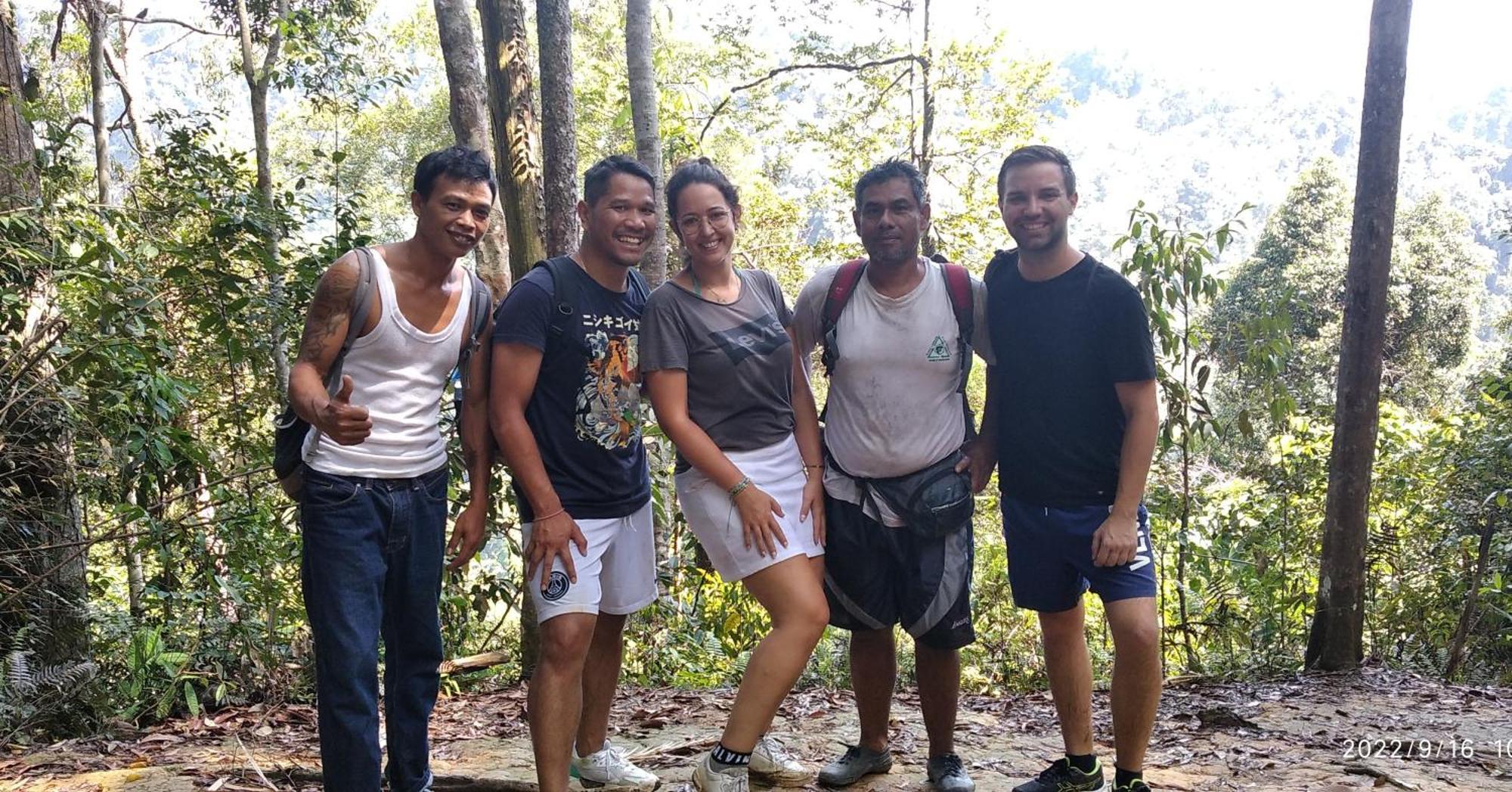 Orangutantreksumatra & Lovely Jungle Lodge Only Book If You Are Treking With Us Bukit Lawang Room photo