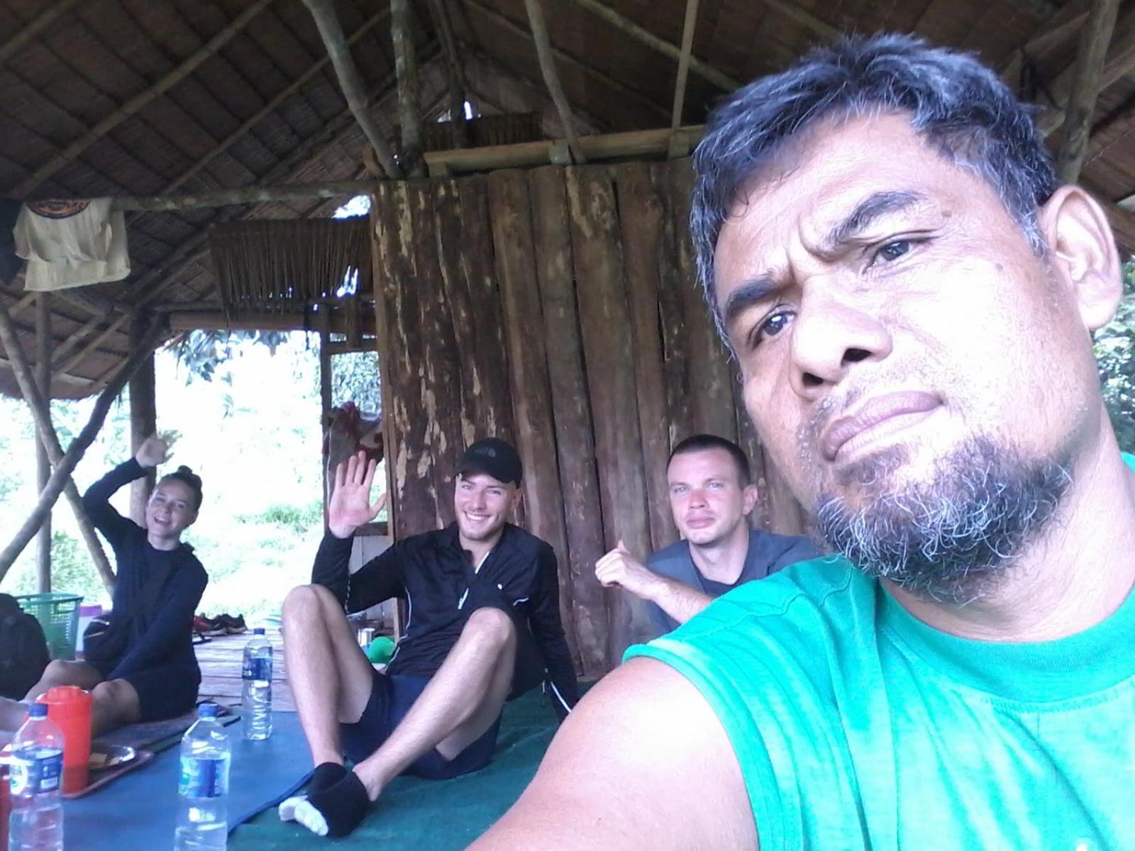 Orangutantreksumatra & Lovely Jungle Lodge Only Book If You Are Treking With Us Bukit Lawang Room photo