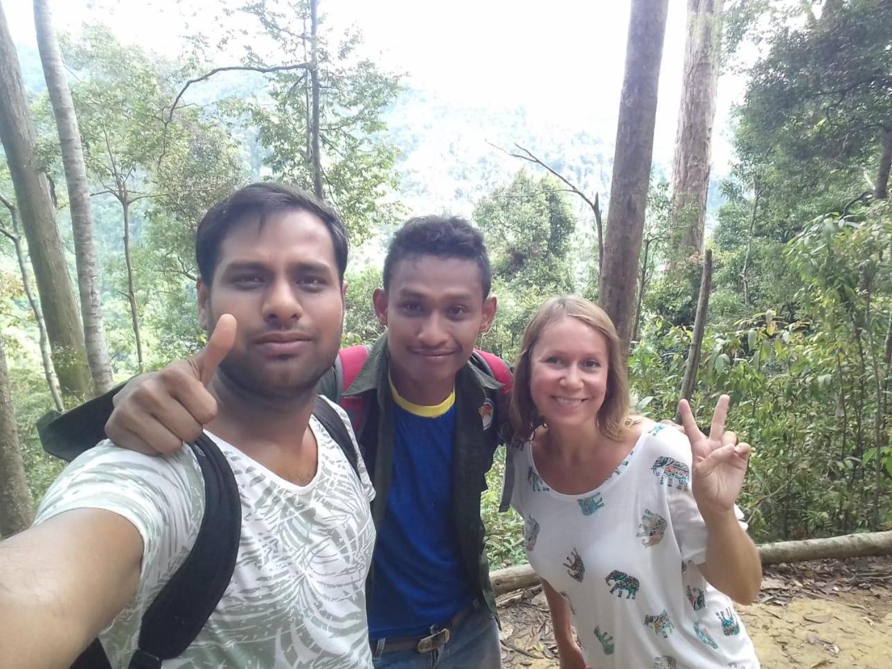 Orangutantreksumatra & Lovely Jungle Lodge Only Book If You Are Treking With Us Bukit Lawang Room photo
