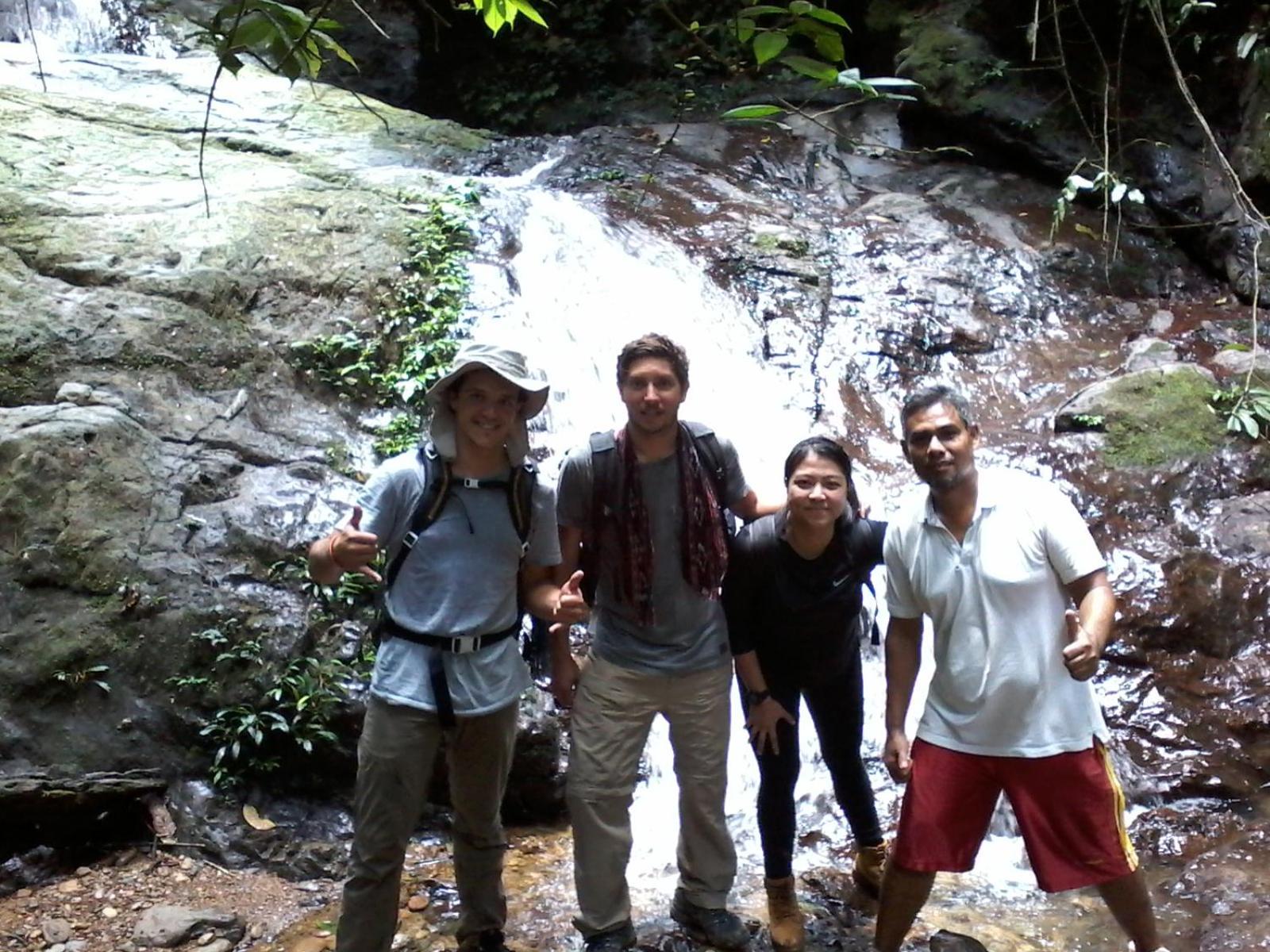 Orangutantreksumatra & Lovely Jungle Lodge Only Book If You Are Treking With Us Bukit Lawang Room photo