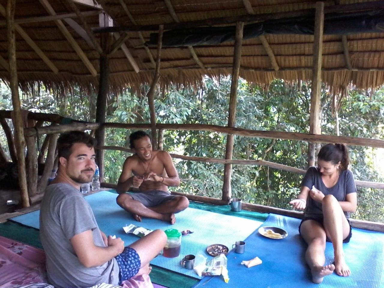 Orangutantreksumatra & Lovely Jungle Lodge Only Book If You Are Treking With Us Bukit Lawang Room photo