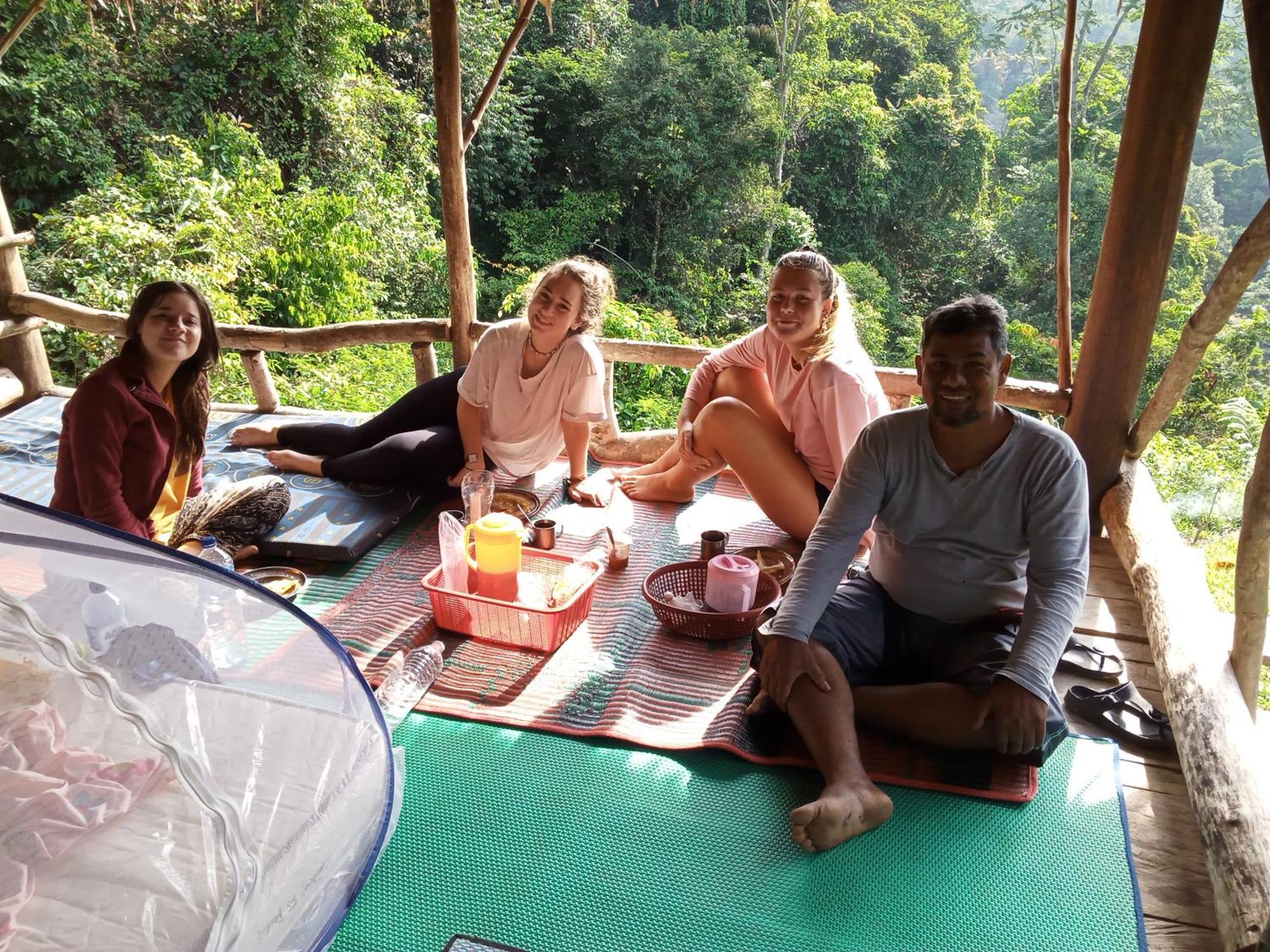Orangutantreksumatra & Lovely Jungle Lodge Only Book If You Are Treking With Us Bukit Lawang Room photo